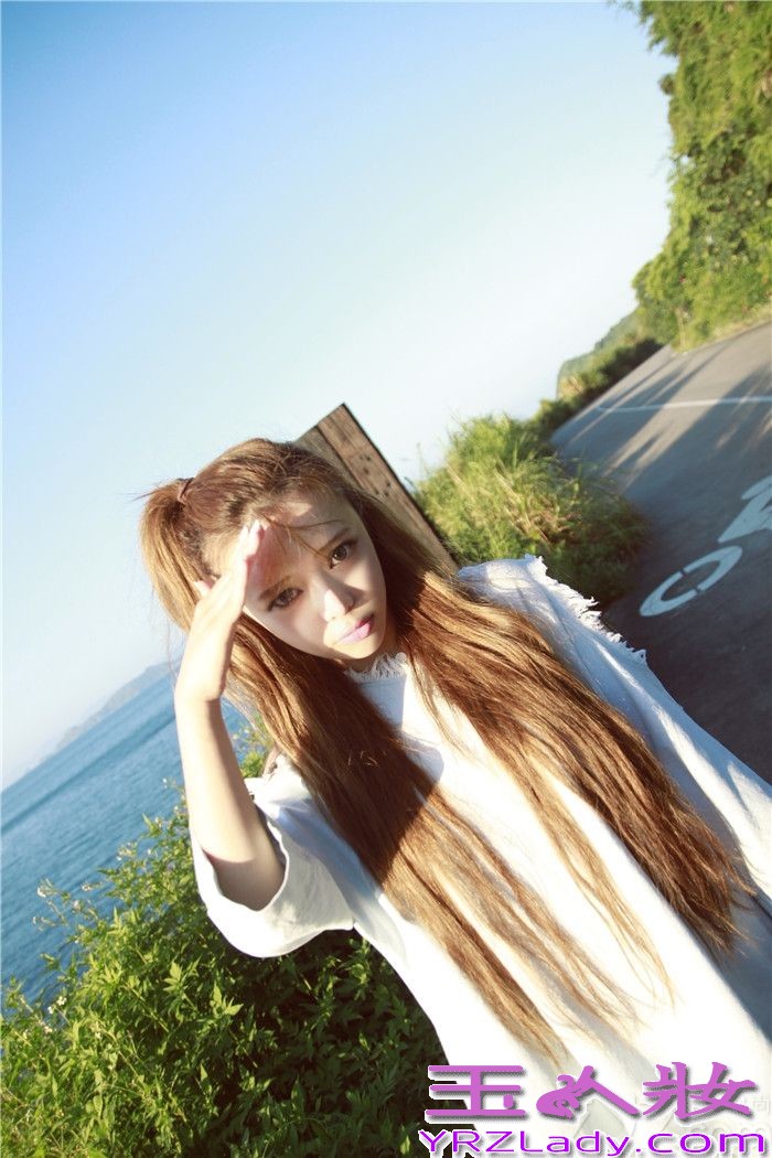 近日，内地有“小滨崎步”之称的90后氧气女生裴紫绮Ziki，远赴日本北海道海岸拍摄个人专辑限量写真。有着“世界十大著名海岸线之一”的北海道海岸景色宜人，此次拍摄制作单位未来星光文化传媒BOX-M特地邀约户田惠梨香御用团队私人订制北海道写真拍摄行程，为Ziki日后进军国际路线埋下伏笔。