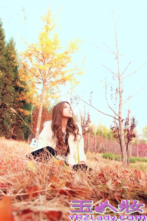 近日有着内地小滨崎步美誉的内地知名艺人裴紫绮在为新专辑紧锣密鼓的制作当中，经纪公司为了达到效果特地租用水下影棚拍摄全新写真，据悉拍摄水底写真当日的气温已达到零下6摄氏度, 经纪公司重金邀请张艺谋御用水底拍摄班底,为其保驾护航,不懂水性的Ziki非常敬业，身着洁白的纱裙，不畏寒冷潜入五米深的水底，水下拍摄整个过程持续8小时以上，一次次入水让工作人员万分担心，紫绮却在拍摄的过程中不断的安慰现场工作人员不用担心，一定可以完成拍摄.
裴紫绮表示:虽然拍摄很冷,但是第一次体验这样的特殊拍摄,所以在整个过程当中收获了很多快乐,工作人员都很关心自己,而现在的努力程度，还远远不够,要向范冰冰看齐,做一名敬业的艺人.其经纪公司未来星光Box-m盒子音乐执行总裁胡一白特地探班称:裴紫绮是个十分敬业的艺人,对这次的新专辑很有信心,必当火力全开，全力以赴。