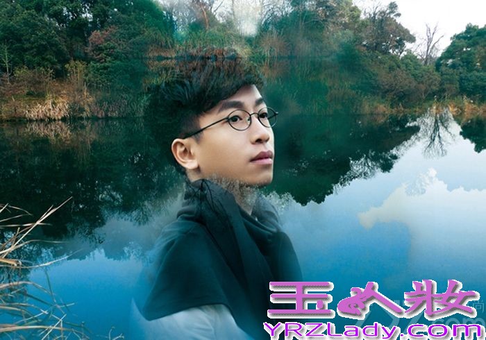 近日，由简单快乐文化推出，刚刚发布个人国语首张大碟《男朋女友》的“音乐疗愈师”Sam赖伟锋曝光了专辑中全新户外森林系写真，释放“暖男”利器,暖心指数直线飙升。

在这组照片中，Sam赖伟锋置身于一片洒满金黄落叶与阳光的暖冬森林中，一身黑白相间的利落打扮，给人一种清澈见底的柔情。闭上双眼与大自然呼吸对话的Sam赖伟锋，淡淡的微笑让人感到宁静与安心，瞬间令“疗愈指数”爆棚。整组大片，Sam赖伟锋融入在穿透缝隙间的阳光和水光交错中，释放出一股无法抵挡的“Sam式”柔情气息，令身在冰冷都市，日渐刚硬的人心得到霍然柔软的温暖力量。
