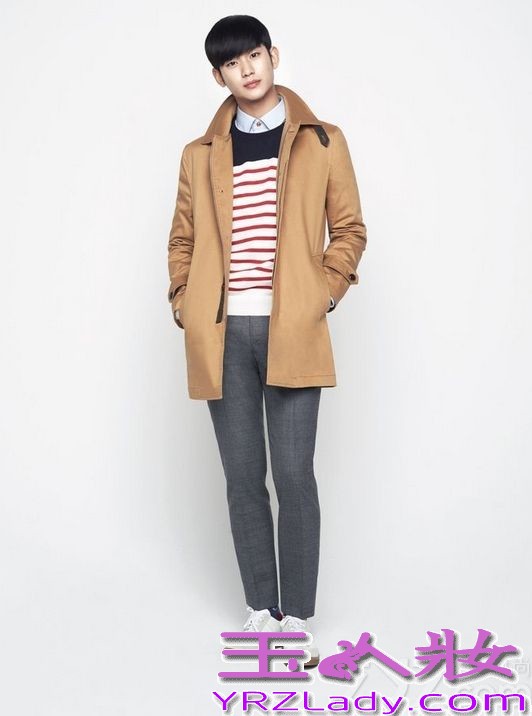 韩国男星金秀贤因在电视剧《来自星星的你》中饰演“都敏俊”而迅速爆红，成为很多女生心目中男神。近日，金秀贤也拍摄了一组时尚写真，犀利的眼神仿佛是都教授再次“上身”，下面就一起来看看这组写真图片吧！