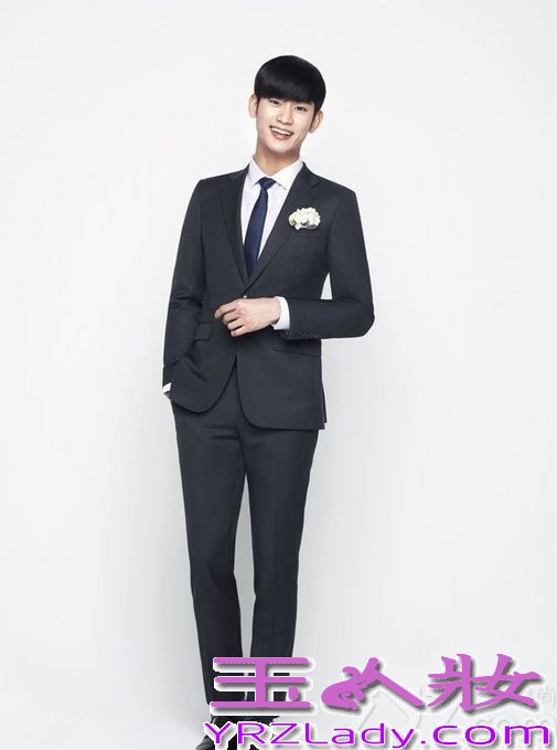 韩国男星金秀贤因在电视剧《来自星星的你》中饰演“都敏俊”而迅速爆红，成为很多女生心目中男神。近日，金秀贤也拍摄了一组时尚写真，犀利的眼神仿佛是都教授再次“上身”，下面就一起来看看这组写真图片吧！