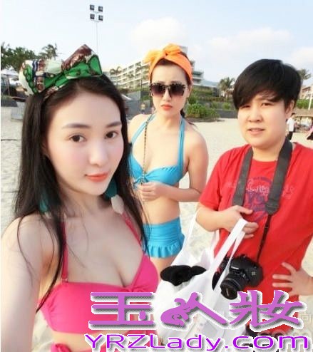 郭美美（Jocie），新加坡人，华语女歌手。曾参加新加坡全国偶像选拔电视节目[1]《全民偶像星登场》，夺下冠军。正式发行个人专辑之前，在新加坡以漫画人物出现在萤光幕前，演唱《老鼠爱大米》，迅速获得新马一带歌迷朋友的喜爱，创下惊人的销售纪录。
第二张EP《不怕不怕》（No More Panic）演唱《麦阿喜》（Dragostea Din Tei）的中文版，再度吸引了消费大众，电台点播不断，销售成绩也一片看好。
2006年发行第一张个人专辑《不怕不怕》深获好评，并获得全球华语歌曲排行榜、9+2音乐先锋榜等奖项的新人奖。郭美美比基尼自拍写真，性感美女S曲线毕露无遗。