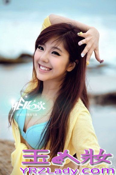 赵奕欢因主演微电影《青春期》三部曲和《上位》在网络上爆红，一起来看看她在巴厘岛拍摄的比基尼写真图片吧，她天使般的面容及性感完美的身材，轻松捕获了无数少男少女的心！