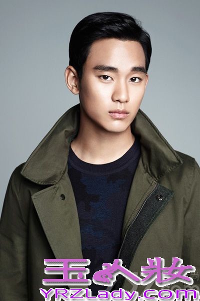 韩国著名男演员金秀贤身穿深色的极简风休闲装和西装，大秀长腿和潇洒无比的型男风范，轻松俘获了无数女性的芳心！一起来看看金秀贤拍摄的这组魅力难挡的时尚写真图片吧！ 