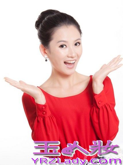 近日，某工作室曝光了一组演员罗忆楠写真花絮照，片中罗忆楠多种造型轮番上阵，时而俏皮可爱如春日暖阳，时而造型复古展典雅气质，时而清新高雅尽现时尚魅力，百变气质让人过目不忘。