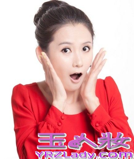 近日，某工作室曝光了一组演员罗忆楠写真花絮照，片中罗忆楠多种造型轮番上阵，时而俏皮可爱如春日暖阳，时而造型复古展典雅气质，时而清新高雅尽现时尚魅力，百变气质让人过目不忘。