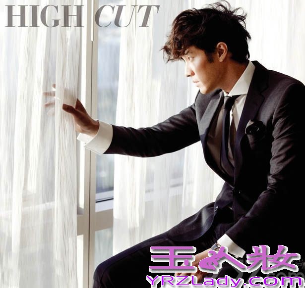 苏志燮，顶级韩流明星，是众多韩剧女粉丝心中的极品男神。忧郁眼神一直是他的独特标志，而不言不语就散发的冷峻魅力更是令人无法忽视他的存在。一起来看看这组完美呈现男性粗犷魅力的帅气写真图片吧！