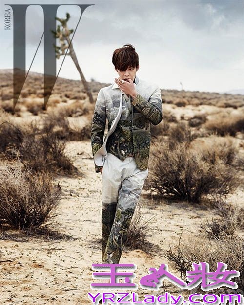 近日韩国长腿欧巴金宇彬在沙漠拍摄一组狂野写真，无论是服装造型还是个人身型都展露到完美。整组照片高清效果好，连金宇彬的每寸肌肤都看的真实无比。