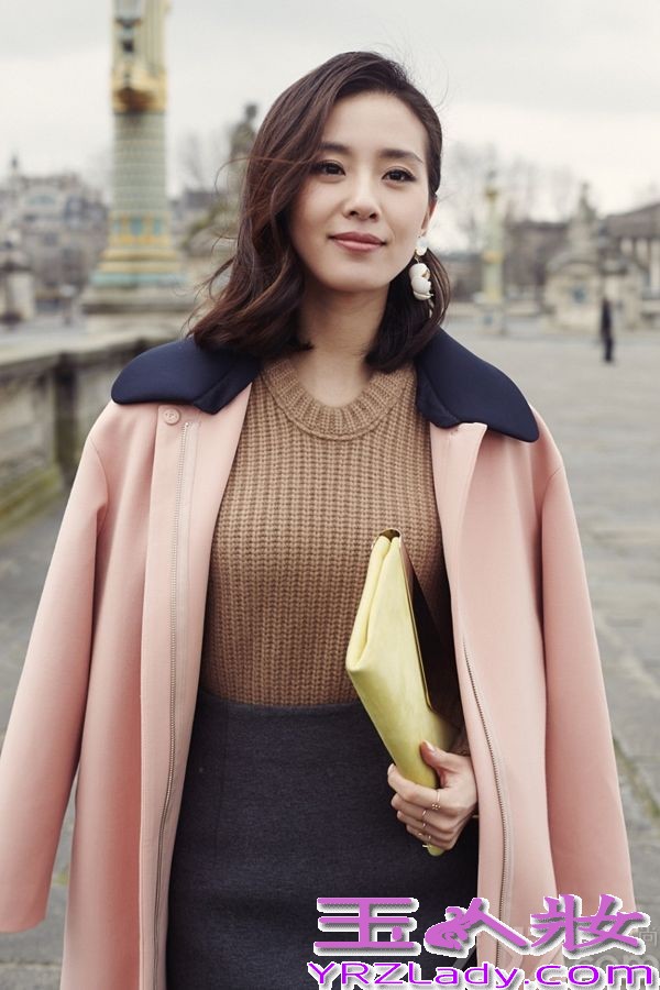 在巴黎时装周期间，刘诗诗携手新浪走入巴黎街头，被独特的法式风情感染其中。片中，刘诗诗漫步于巴黎的大街小巷，以一个东方人的视角在解读异域风情。