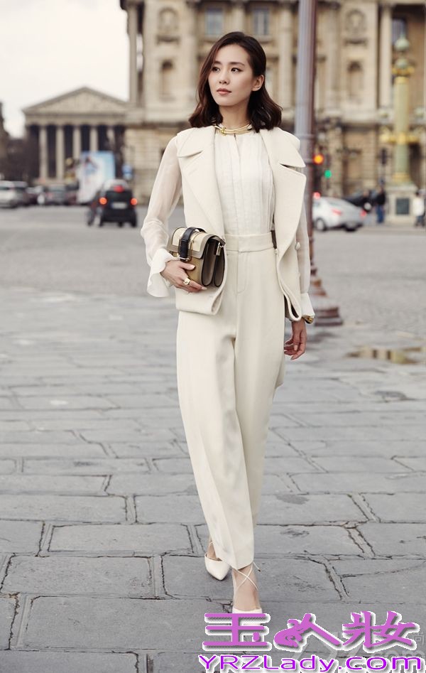 在巴黎时装周期间，刘诗诗携手新浪走入巴黎街头，被独特的法式风情感染其中。片中，刘诗诗漫步于巴黎的大街小巷，以一个东方人的视角在解读异域风情。