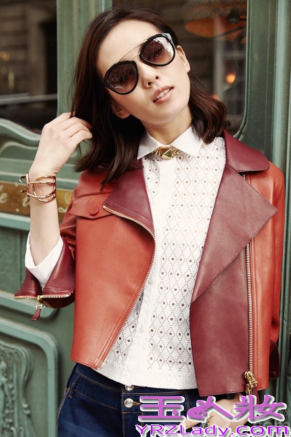 在巴黎时装周期间，刘诗诗携手新浪走入巴黎街头，被独特的法式风情感染其中。片中，刘诗诗漫步于巴黎的大街小巷，以一个东方人的视角在解读异域风情。