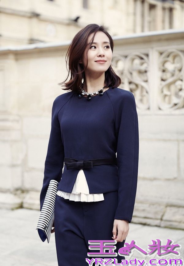 在巴黎时装周期间，刘诗诗携手新浪走入巴黎街头，被独特的法式风情感染其中。片中，刘诗诗漫步于巴黎的大街小巷，以一个东方人的视角在解读异域风情。