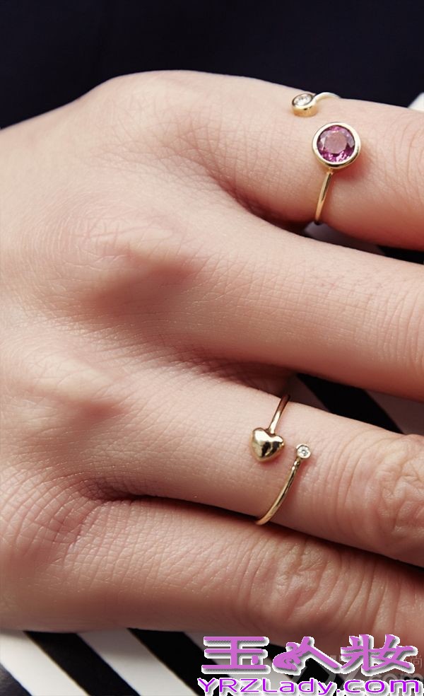 在巴黎时装周期间，刘诗诗携手新浪走入巴黎街头，被独特的法式风情感染其中。片中，刘诗诗漫步于巴黎的大街小巷，以一个东方人的视角在解读异域风情。