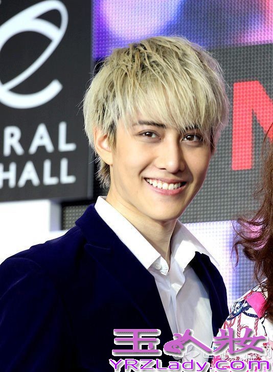 泰版的《浪漫满屋》在微博上刮起了一股小清新风，收视率也居高不下，与宋慧乔Rain主演的《浪漫满屋》不相上下，都得到了许多粉丝的喜爱。在剧里亲密无间的李海娜Mike，在私底下也非常亲密哦！喜欢他们的朋友可以来看看哦！