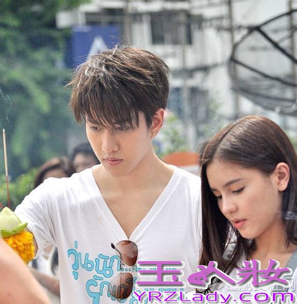 泰版的《浪漫满屋》在微博上刮起了一股小清新风，收视率也居高不下，与宋慧乔Rain主演的《浪漫满屋》不相上下，都得到了许多粉丝的喜爱。在剧里亲密无间的李海娜Mike，在私底下也非常亲密哦！喜欢他们的朋友可以来看看哦！