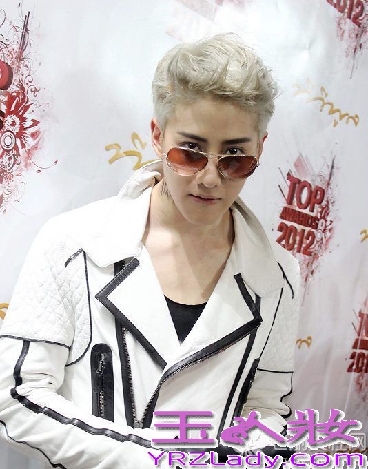 泰版的《浪漫满屋》在微博上刮起了一股小清新风，收视率也居高不下，与宋慧乔Rain主演的《浪漫满屋》不相上下，都得到了许多粉丝的喜爱。在剧里亲密无间的李海娜Mike，在私底下也非常亲密哦！喜欢他们的朋友可以来看看哦！