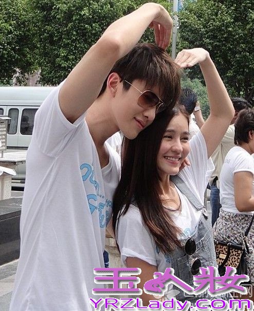 泰版的《浪漫满屋》在微博上刮起了一股小清新风，收视率也居高不下，与宋慧乔Rain主演的《浪漫满屋》不相上下，都得到了许多粉丝的喜爱。在剧里亲密无间的李海娜Mike，在私底下也非常亲密哦！喜欢他们的朋友可以来看看哦！