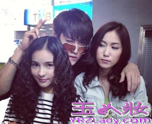 泰版的《浪漫满屋》在微博上刮起了一股小清新风，收视率也居高不下，与宋慧乔Rain主演的《浪漫满屋》不相上下，都得到了许多粉丝的喜爱。在剧里亲密无间的李海娜Mike，在私底下也非常亲密哦！喜欢他们的朋友可以来看看哦！