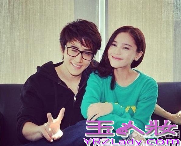 泰版的《浪漫满屋》在微博上刮起了一股小清新风，收视率也居高不下，与宋慧乔Rain主演的《浪漫满屋》不相上下，都得到了许多粉丝的喜爱。在剧里亲密无间的李海娜Mike，在私底下也非常亲密哦！喜欢他们的朋友可以来看看哦！