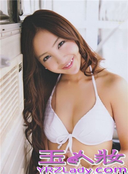 网传日本女子偶像团体AKB48成员板野友美将加盟韩国《我们结婚吧》，有着时尚教主之称的她受到了网友们的广泛关注，板野友美不仅歌唱得好，外表形象更是让她登上了日本的许多著名杂志，下面就让我们一起来欣赏性感美女图片，板野友美魅惑难挡！