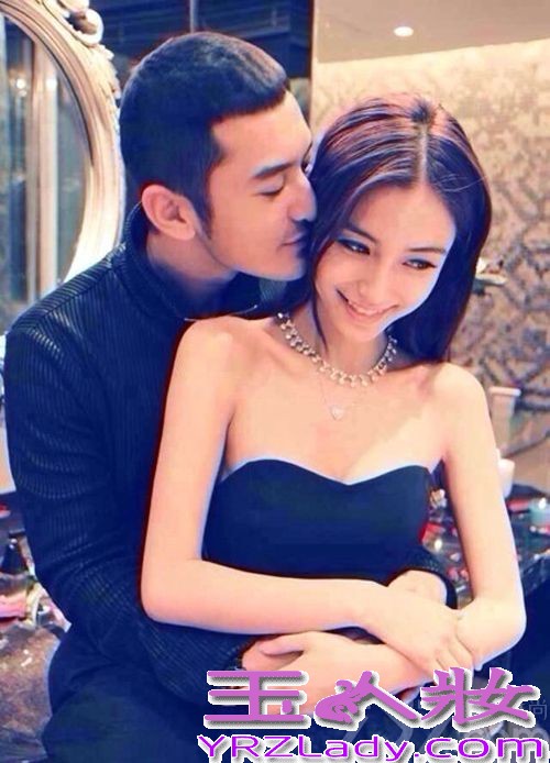 2月28日下午，即Angelababy的生日，黄晓明偷偷准备一辆跑车，手捧一束鲜花现身Angelababy工作现场，惹得依人当场感动飙泪。两人公开恋情后第一天就晒出了恩爱写真，只见Angelababy依偎在黄晓明的身边，郎才女貌叫人艳羡不已。