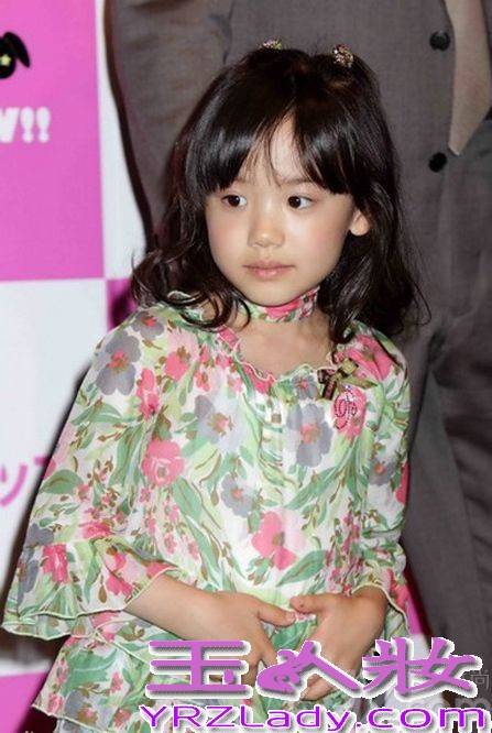 芦田爱菜是日本极具人气的童星，因主演电视剧《Mother》而走红，其出色的演技也让人叹为观止，后出演好莱坞大片《环太平洋》而走红世界，现有新作品《明天妈妈不在》，剧中暗黑题材引起了广泛关注。剧中芦田爱菜或萌或霸气的形象，也让许多人所热棒哦！