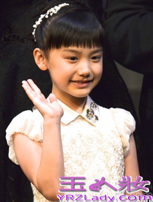 芦田爱菜是日本极具人气的童星，因主演电视剧《Mother》而走红，其出色的演技也让人叹为观止，后出演好莱坞大片《环太平洋》而走红世界，现有新作品《明天妈妈不在》，剧中暗黑题材引起了广泛关注。剧中芦田爱菜或萌或霸气的形象，也让许多人所热棒哦！