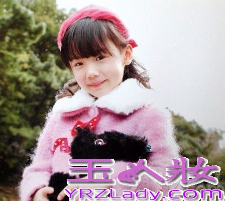 芦田爱菜是日本极具人气的童星，因主演电视剧《Mother》而走红，其出色的演技也让人叹为观止，后出演好莱坞大片《环太平洋》而走红世界，现有新作品《明天妈妈不在》，剧中暗黑题材引起了广泛关注。剧中芦田爱菜或萌或霸气的形象，也让许多人所热棒哦！