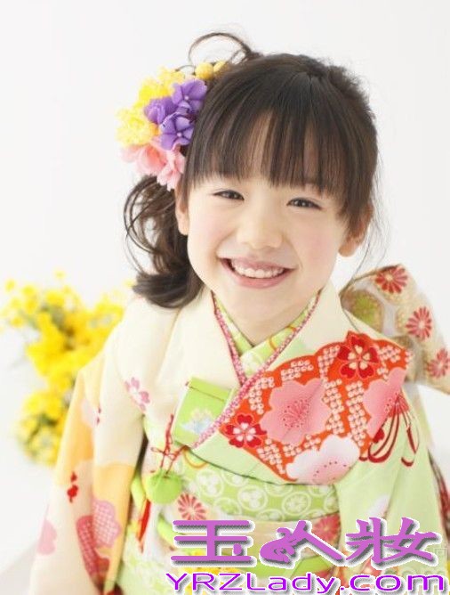 芦田爱菜是日本极具人气的童星，因主演电视剧《Mother》而走红，其出色的演技也让人叹为观止，后出演好莱坞大片《环太平洋》而走红世界，现有新作品《明天妈妈不在》，剧中暗黑题材引起了广泛关注。剧中芦田爱菜或萌或霸气的形象，也让许多人所热棒哦！