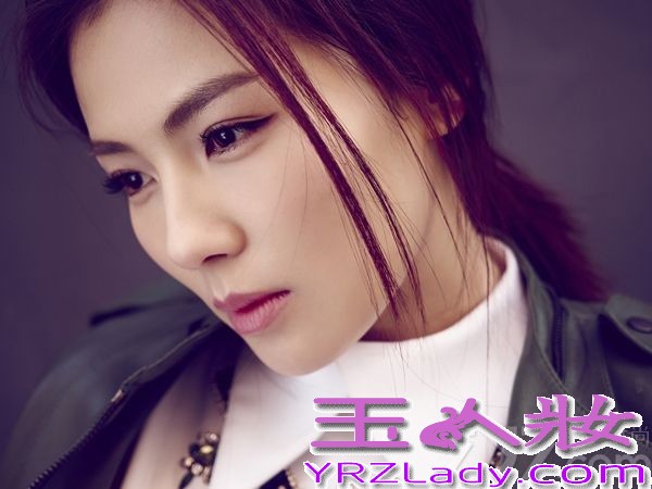 2014情人节，刘涛首张个人华语音乐大碟《最好的时光》正式发布。这张专辑不仅收录了小柯“爱情三部曲”收官之作《勇敢爱情》，更有林夕、袁惟仁联手为刘涛量身打造的《胭脂》，整张专辑传递出刘涛在独有的人生阅历和对生活感悟后的“女性自强正能量”。