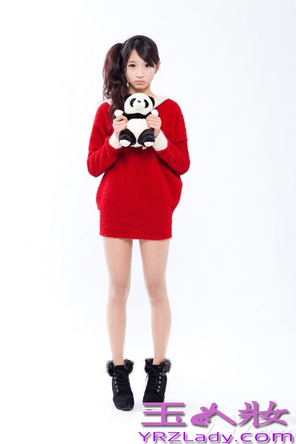 15歲小才女許雅涵日前公開的新年照,成功以