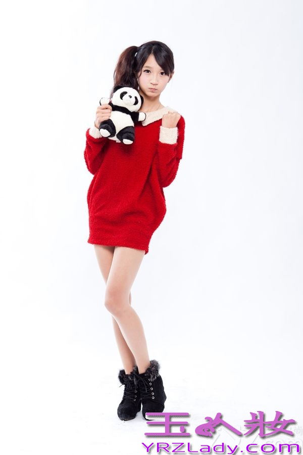 15歲小才女許雅涵日前公開的新年照,成功以