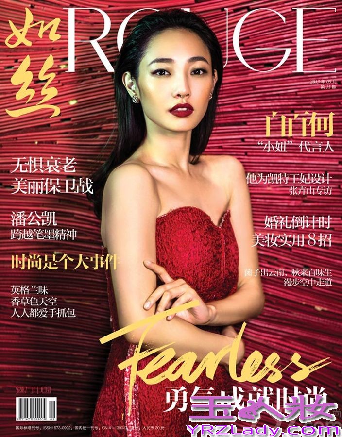 匆匆又一年，2013年的电影圈依旧绚丽与热闹，其中白百何的表现格外亮眼，《分手合约》、《被偷走的那五年》、《私人订制》，白百何2013年担纲女一的三部作品均票房过亿，出色的表演、独立的态度、幸福的家庭，让白百何成为当下影迷的至爱，一举一动都成为关注的焦点。除在大银幕范围内备受关注之外，白百何也迅速占据了时尚领域的潮流高地。作为流行风向标的杂志封面，毫不吝惜自己的版面，将她多姿多变的身姿展示在读者面前，一年之中登上19个知名时尚杂志的封面，不管是从数量还是从质量上来说，都足以让白百何成为当之无愧的年度杂志封面人物。