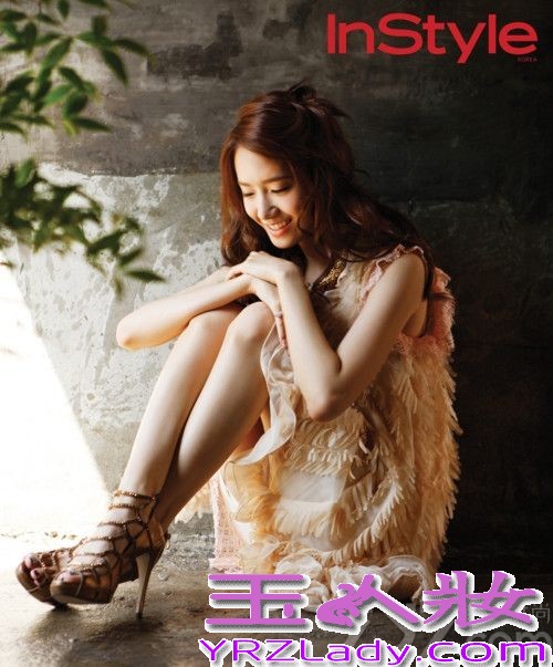 韩国少女时代组合人气爆棚，其中组合里的成员林允儿更是受人欢迎，虽说组合中的成员个个都是大长腿高鼻梁大眼睛的，但是林允儿似乎特别的受人欢迎，无论是唱歌跳舞拍戏都占据了不少粉丝的心。今天就来欣赏下韩国最美女神林允儿图片，看看她获得“最美女神”的称号是否实至名归。