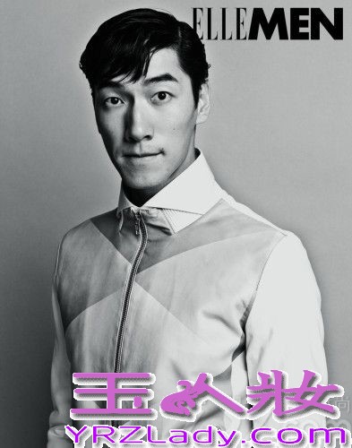 做为中国首席男模的张亮，凭借热播的综艺节目《爸爸去哪儿》而迅速速蹿红，这位年轻平民化的星爸，凭着自己的真实一面，轻而易举的抓住了万千粉丝的心，被封为新一代的男神，而日前男神张亮为《ELLEMEN》拍摄时尚大片，片中人气居高不下的他大秀长腿和人鱼线，斯文帅气不失风度。让粉丝们一饱眼福，下面一下来欣赏下吧！