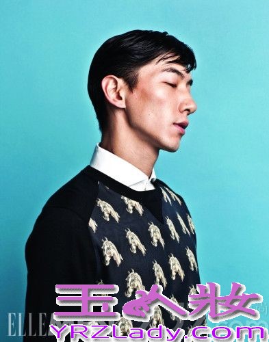 做为中国首席男模的张亮，凭借热播的综艺节目《爸爸去哪儿》而迅速速蹿红，这位年轻平民化的星爸，凭着自己的真实一面，轻而易举的抓住了万千粉丝的心，被封为新一代的男神，而日前男神张亮为《ELLEMEN》拍摄时尚大片，片中人气居高不下的他大秀长腿和人鱼线，斯文帅气不失风度。让粉丝们一饱眼福，下面一下来欣赏下吧！