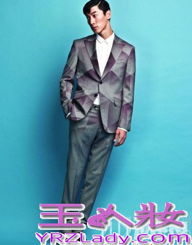 做为中国首席男模的张亮，凭借热播的综艺节目《爸爸去哪儿》而迅速速蹿红，这位年轻平民化的星爸，凭着自己的真实一面，轻而易举的抓住了万千粉丝的心，被封为新一代的男神，而日前男神张亮为《ELLEMEN》拍摄时尚大片，片中人气居高不下的他大秀长腿和人鱼线，斯文帅气不失风度。让粉丝们一饱眼福，下面一下来欣赏下吧！