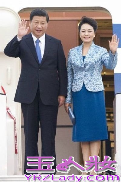 2013年美国《名利场》杂志的全球最佳着装榜中，中国“第一夫人”彭丽媛入选其中，用她独特的“中国style”征服了世界。而在70年前，宋美龄也曾经入围这一榜单。在时尚的轮回中，彭丽媛用优雅精致、高贵得体的时尚观向世界重新递上了一张天朝女性的新名片。这恐怕也是 《名利场》杂志抛弃美国“第一夫人”米歇尔和法国总统奥朗德女友瓦莱丽，而倾倒于丽媛Style的理由。习近平夫妇访问马来西亚讲述中马友好。