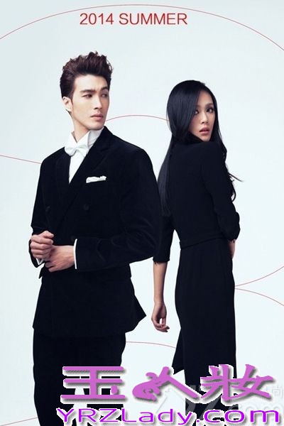 郭敬明的《小时代》由小说改编成的电影，今天就已拍成了第三，由此可见是有多火热，而近期这部人气影片《小时代3》首度曝光一组宫洺、Kitty的角色定妆照，锦荣和商侃分别身着数款惊艳华服，以17种造型完美诠释职场人物。定妆照出，更是引来众多粉丝的尖叫，可想而知大家是多么期待这部剧的上映啊！