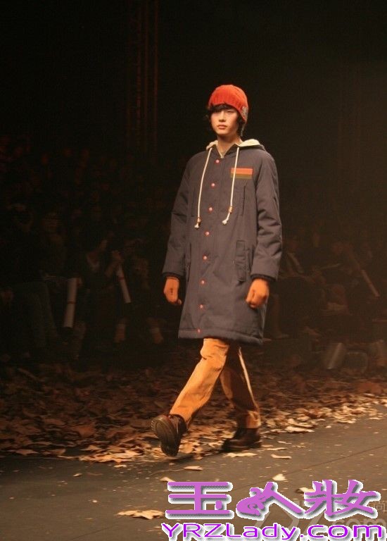 2010年，演员出道的李钟硕先后出演了人气电视剧《检察官公主》和《秘密花园》，凭借高挑俊秀的外形和自然的表演受到人们关注，而《秘密花园》更是令其迅速蹿红、人气飞涨。

2013年，出演SBS年度特别企划电视剧《听见你的声音》, 收视率一路飙升，不断刷新自身纪录，成为当下话题热门。李钟硕呈现出更为娴熟的演技，成功塑造了“朴修夏”一角，被大众赋予“国民初恋”、“国民守护君”爱称，是2013年韩国影视界当仁不让的大势男。