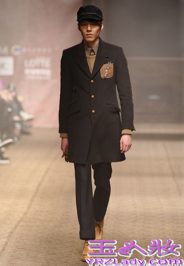 2012年，加入SidusHQ公司，正式更名为金宇彬。同年，他在SBS电视剧《绅士的品格》中饰演喜欢女主角的叛逆学生金东侠，开始以演员的身份为人熟知。其后，在KBS电视剧《学校2013》中饰演面恶心善的转学生朴兴秀而迅速窜红。

2013年，在SBS大热电视剧《继承者们》中，饰演崔英道一角，因展现出独特的男性魅力而成为话题。此外，由他主演的电影《朋友2》更是获得了票房和口碑的双丰收。