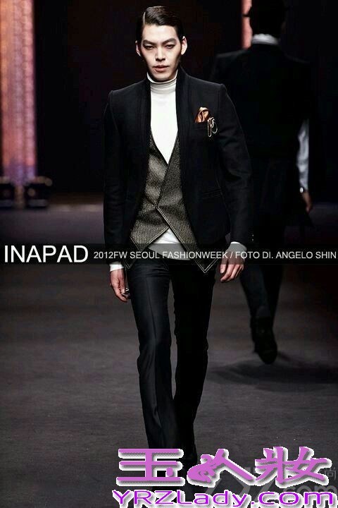 2012年，加入SidusHQ公司，正式更名为金宇彬。同年，他在SBS电视剧《绅士的品格》中饰演喜欢女主角的叛逆学生金东侠，开始以演员的身份为人熟知。其后，在KBS电视剧《学校2013》中饰演面恶心善的转学生朴兴秀而迅速窜红。

2013年，在SBS大热电视剧《继承者们》中，饰演崔英道一角，因展现出独特的男性魅力而成为话题。此外，由他主演的电影《朋友2》更是获得了票房和口碑的双丰收。