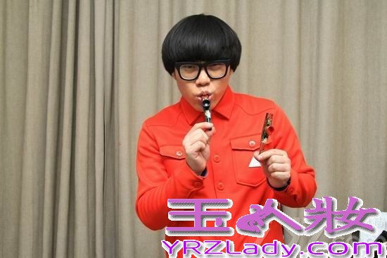 1月9日，央视我要上春晩特别节目《直通春晚》举行了十进六比赛选手出场抽签仪式。十强选手在现场进行比赛彩排和抽签环节网络直播。作为《中国好声音》的第二季冠军，李琦在比赛中的出色表现，让很多人喜欢上这个性格开朗、声音有特色的“蘑菇”男孩。而此次李琦生日，这些歌迷们更是自发的制作了视频并在微博中发出，有的记录了李琦从《中国好声音》到现在的歌唱历程，有的把李琦演唱的歌曲加以改编，当做背景音乐，从配乐到画面都十分感人。收到这样的生日祝福，李琦表示很感动，还说道他的歌迷“琦迹”们真的很用心，一直在支持鼓励他，而且每次歌迷见面会都会收到一大堆礼物，真的对他很好。不过感动之余，可爱的李琦还贴心的叮嘱歌迷们，以后千万别再花钱了。