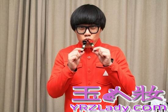 1月9日，央视我要上春晩特别节目《直通春晚》举行了十进六比赛选手出场抽签仪式。十强选手在现场进行比赛彩排和抽签环节网络直播。作为《中国好声音》的第二季冠军，李琦在比赛中的出色表现，让很多人喜欢上这个性格开朗、声音有特色的“蘑菇”男孩。而此次李琦生日，这些歌迷们更是自发的制作了视频并在微博中发出，有的记录了李琦从《中国好声音》到现在的歌唱历程，有的把李琦演唱的歌曲加以改编，当做背景音乐，从配乐到画面都十分感人。收到这样的生日祝福，李琦表示很感动，还说道他的歌迷“琦迹”们真的很用心，一直在支持鼓励他，而且每次歌迷见面会都会收到一大堆礼物，真的对他很好。不过感动之余，可爱的李琦还贴心的叮嘱歌迷们，以后千万别再花钱了。