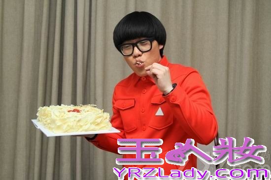 1月9日，央视我要上春晩特别节目《直通春晚》举行了十进六比赛选手出场抽签仪式。十强选手在现场进行比赛彩排和抽签环节网络直播。作为《中国好声音》的第二季冠军，李琦在比赛中的出色表现，让很多人喜欢上这个性格开朗、声音有特色的“蘑菇”男孩。而此次李琦生日，这些歌迷们更是自发的制作了视频并在微博中发出，有的记录了李琦从《中国好声音》到现在的歌唱历程，有的把李琦演唱的歌曲加以改编，当做背景音乐，从配乐到画面都十分感人。收到这样的生日祝福，李琦表示很感动，还说道他的歌迷“琦迹”们真的很用心，一直在支持鼓励他，而且每次歌迷见面会都会收到一大堆礼物，真的对他很好。不过感动之余，可爱的李琦还贴心的叮嘱歌迷们，以后千万别再花钱了。