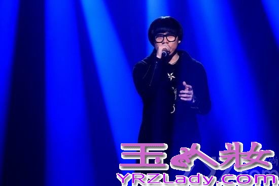 1月9日，央视我要上春晩特别节目《直通春晚》举行了十进六比赛选手出场抽签仪式。十强选手在现场进行比赛彩排和抽签环节网络直播。作为《中国好声音》的第二季冠军，李琦在比赛中的出色表现，让很多人喜欢上这个性格开朗、声音有特色的“蘑菇”男孩。而此次李琦生日，这些歌迷们更是自发的制作了视频并在微博中发出，有的记录了李琦从《中国好声音》到现在的歌唱历程，有的把李琦演唱的歌曲加以改编，当做背景音乐，从配乐到画面都十分感人。收到这样的生日祝福，李琦表示很感动，还说道他的歌迷“琦迹”们真的很用心，一直在支持鼓励他，而且每次歌迷见面会都会收到一大堆礼物，真的对他很好。不过感动之余，可爱的李琦还贴心的叮嘱歌迷们，以后千万别再花钱了。