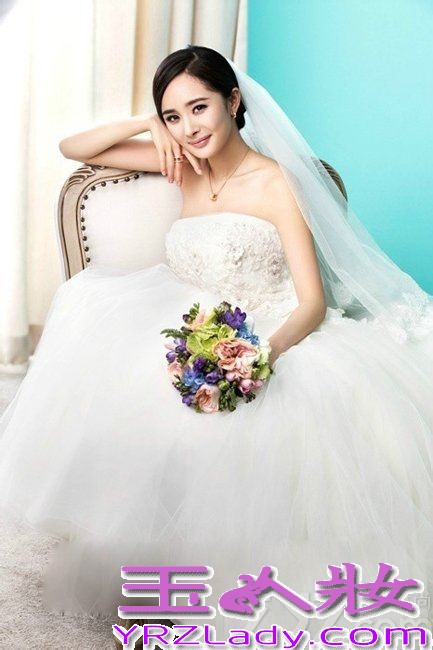 杨幂和刘恺威将于今天在巴厘岛举行婚礼,终于到了我们期待已久的日子,看婚前情侣写真中,二人含情脉脉,举手投足间,尽显新婚夫妇的甜蜜温馨。而婚礼举办场所的巴厘岛最豪华的酒店外景也曝光了,看起来真的是非常浪漫啊~祝福大幂幂和刘恺威,新婚快乐!来送上祝福吧~