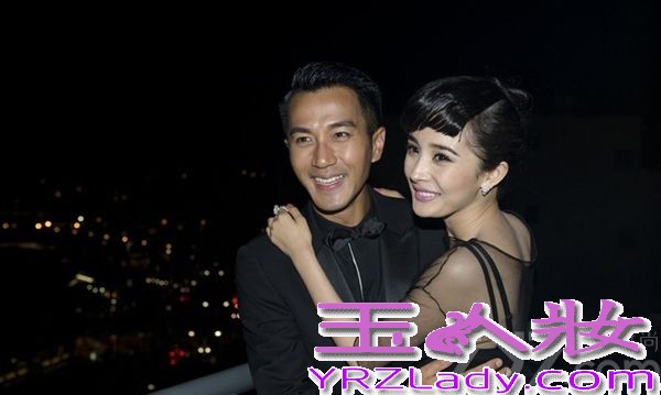 杨幂和刘恺威将于今天在巴厘岛举行婚礼,终于到了我们期待已久的日子,看婚前情侣写真中,二人含情脉脉,举手投足间,尽显新婚夫妇的甜蜜温馨。而婚礼举办场所的巴厘岛最豪华的酒店外景也曝光了,看起来真的是非常浪漫啊~祝福大幂幂和刘恺威,新婚快乐!来送上祝福吧~