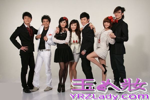 《爱情公寓4》什么时候上映是很多观众关注的问题,有消息称《爱情公寓4》将于1月17日登陆安徽卫视黄金剧场,而黑龙江高清剧场或安徽卫视将是首播平台。今天为大家提前分享爱情公寓4预告片中的搞笑图片，搞怪表情萌翻天。