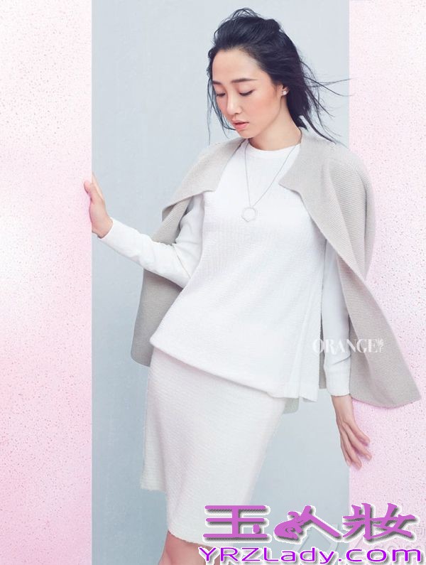 近日，白百何为《橘子》杂志拍摄了一组封面大片，色彩的碰撞别具一格，轻熟之中不乏少女的天真与烂漫。在上半年主演的两部电影作品接连票房过亿后，目前热映的《私人订制》更是突破6亿大关，交出漂亮成绩单的白百何荣升为“旺戏相”小妞，在大银幕中华丽怒放。